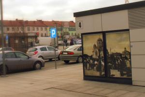 Wielkoformatowe historyczne grafiki na placu Kościuszki